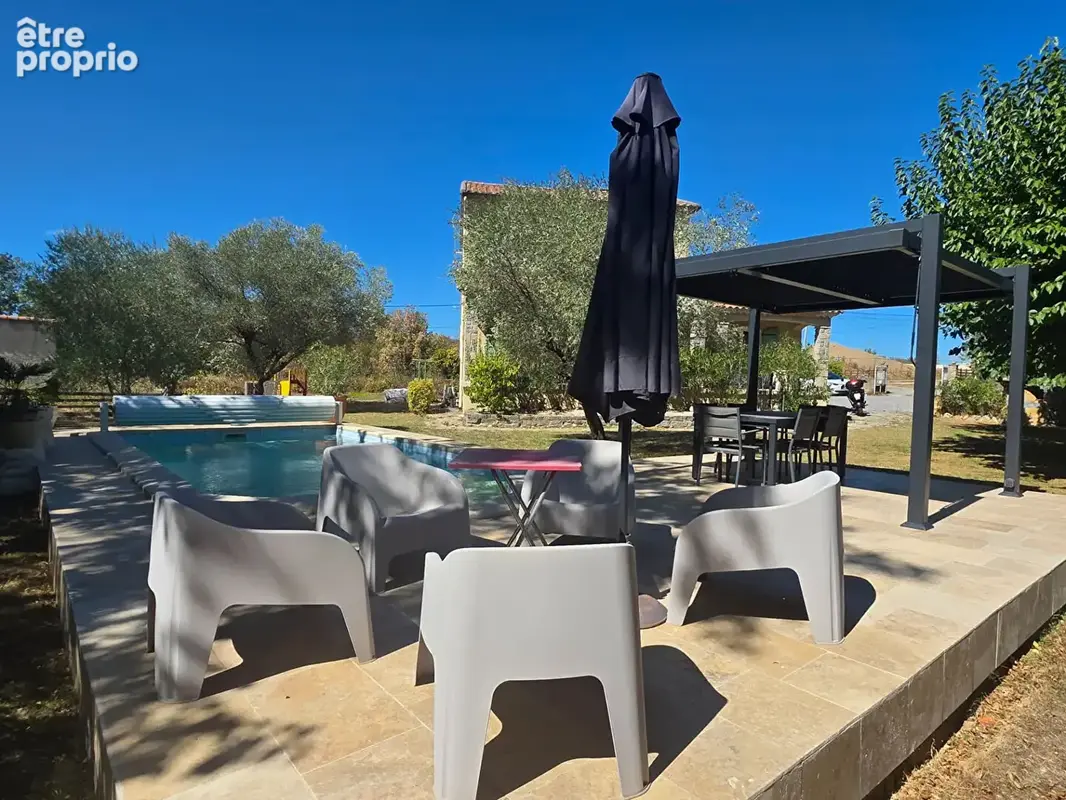 Maison avec piscine et terrain plat de 1630 m² - photo 13