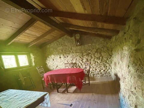 Maison à SAINT-JULIEN-LABROUSSE