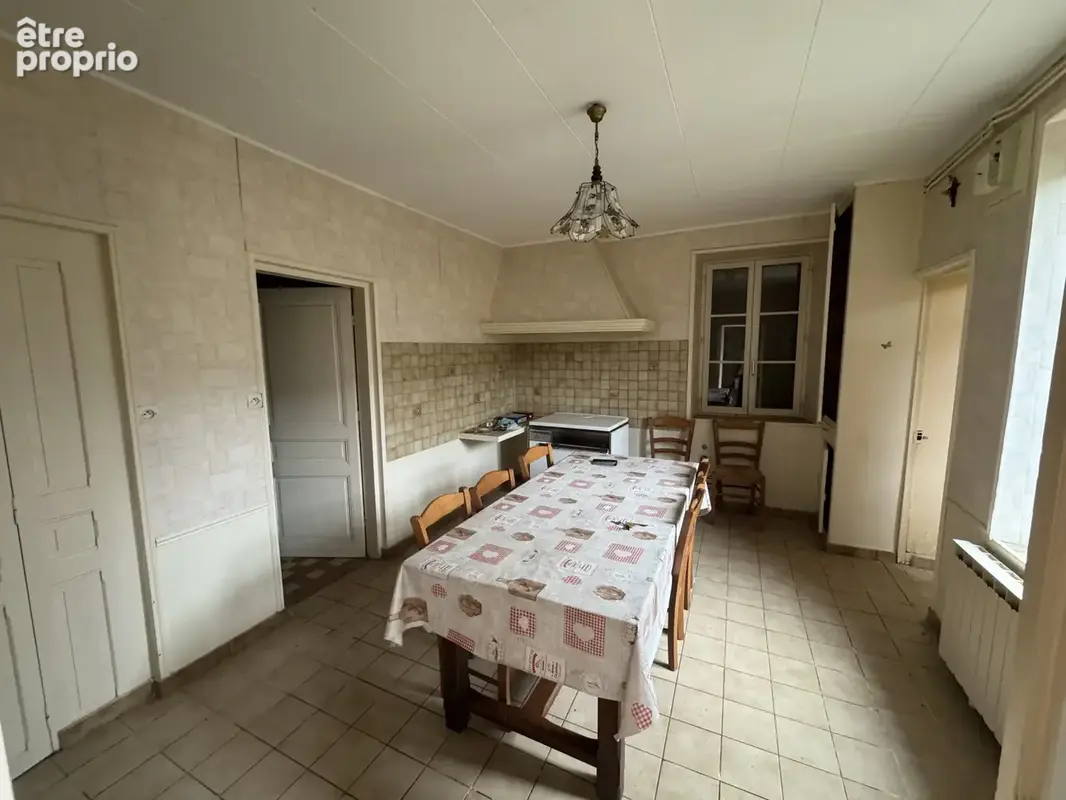 Corps de ferme habitable avec dépendances a rénover. - photo 8