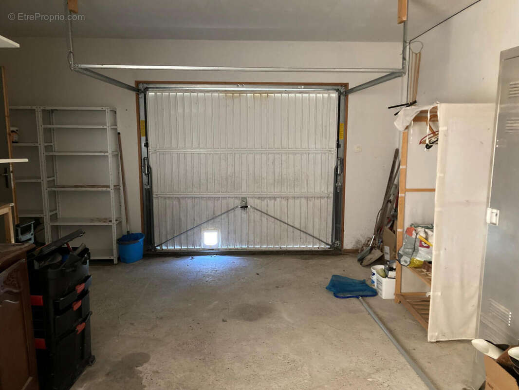 garage - Maison à LALBENQUE