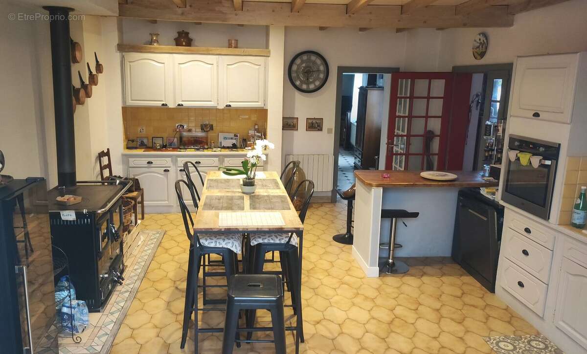 Maison à LACHAPELLE-SAINT-PIERRE