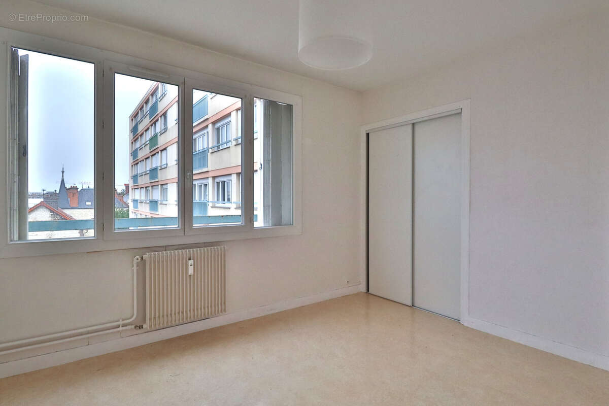 Troyes - appartement t4 avec balcon, cave et parking - photo 8