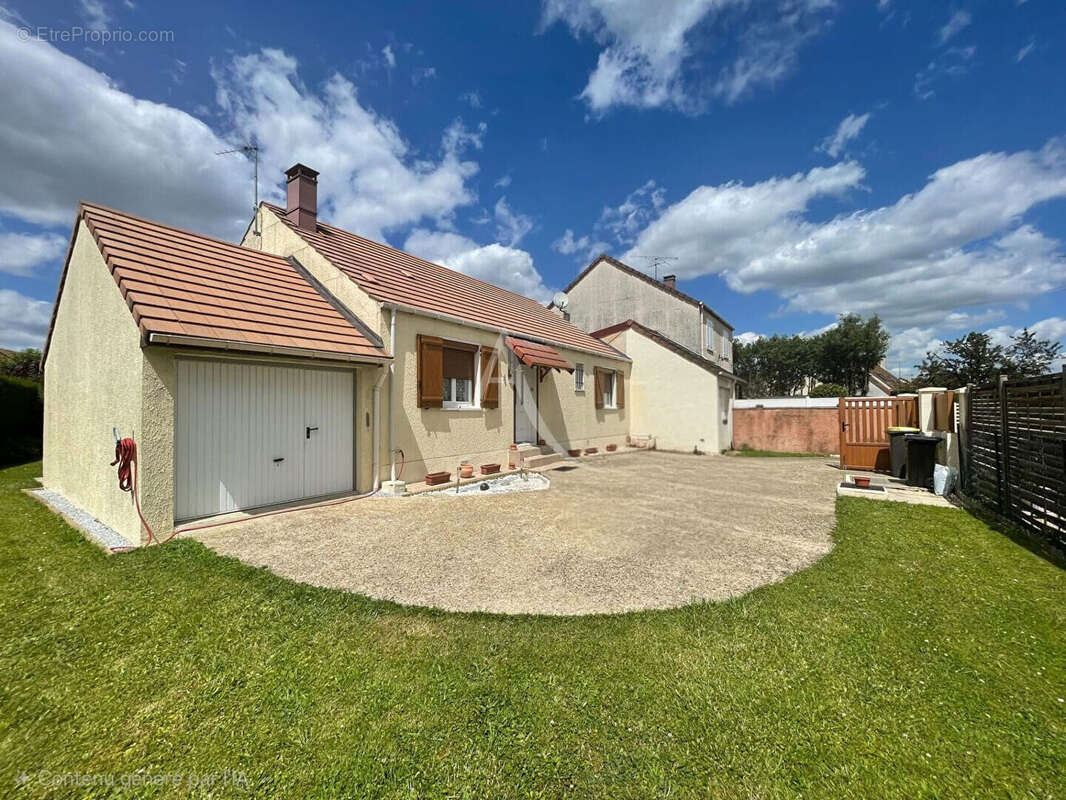 Maison à CHEVRY-COSSIGNY