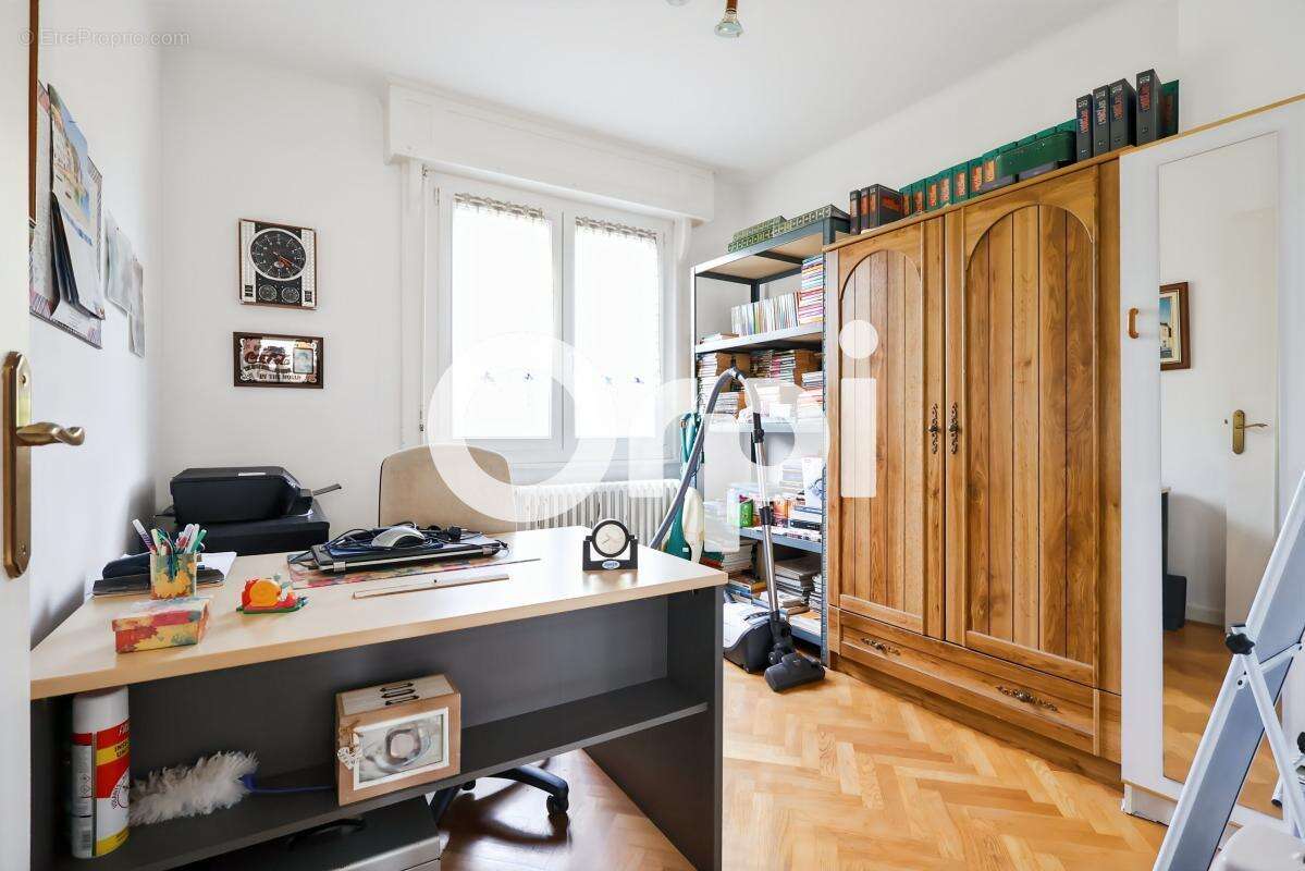 Maison 5 chambre(s), garage, buanderie, cuisine d'été, véranda, cave, jardin et terrasse exposés sud-ouest à ROSENDAËL (59240) - photo 9