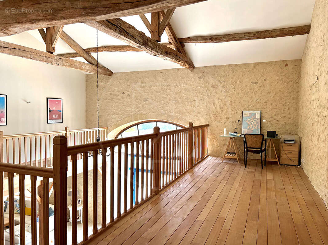 Grande maison en pierre avec piscine et vue dégagée - photo 16