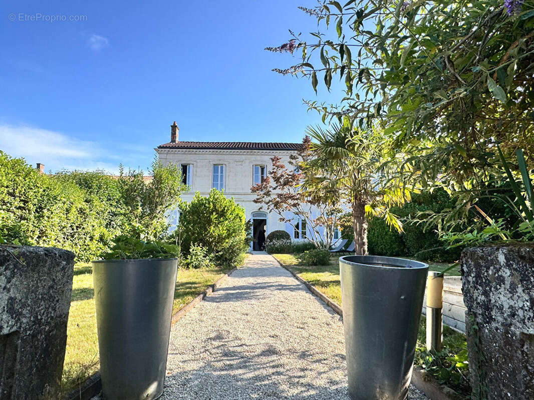 Maison à TONNAY-CHARENTE
