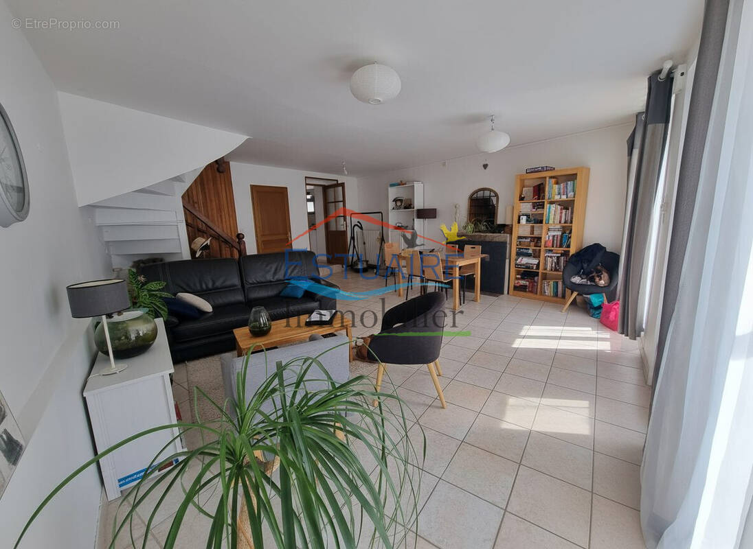 Maison à SAINT-ETIENNE-DE-MONTLUC