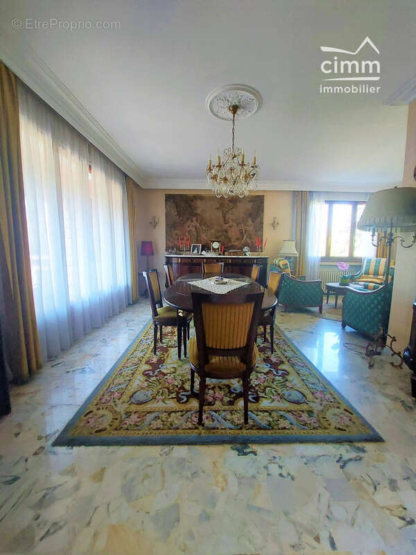 Maison 284 m² à La Buisse  - photo 4