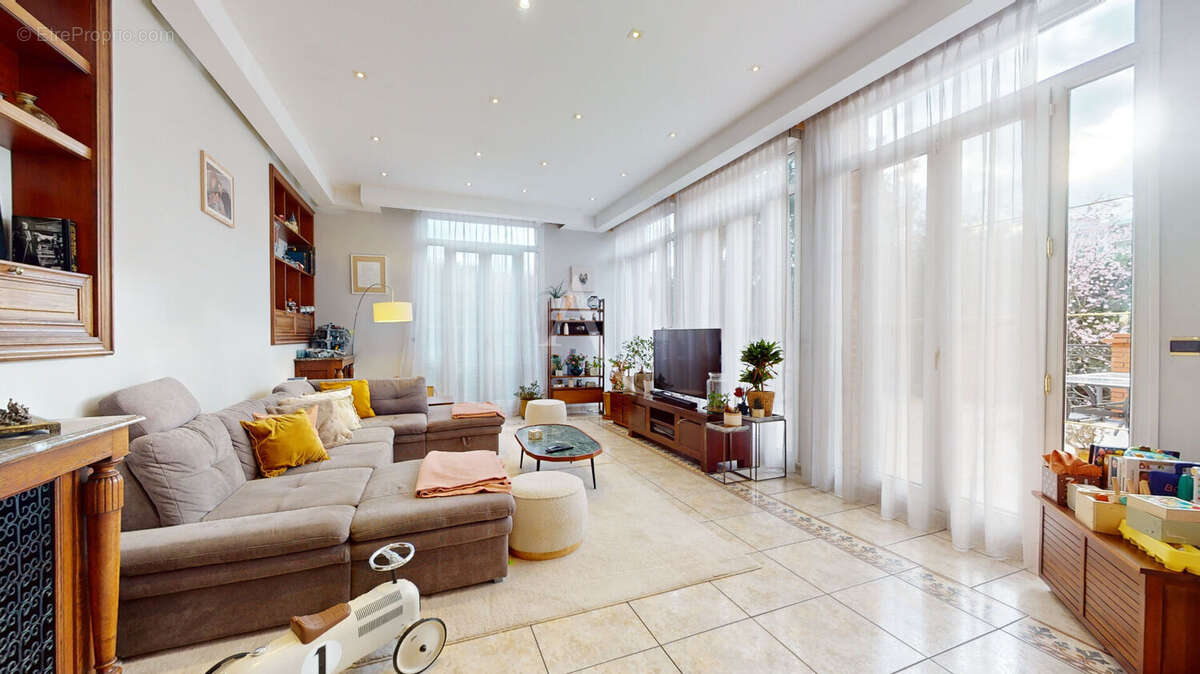 Maison à LES PAVILLONS-SOUS-BOIS