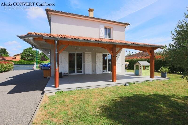 Maison à CRAS-SUR-REYSSOUZE