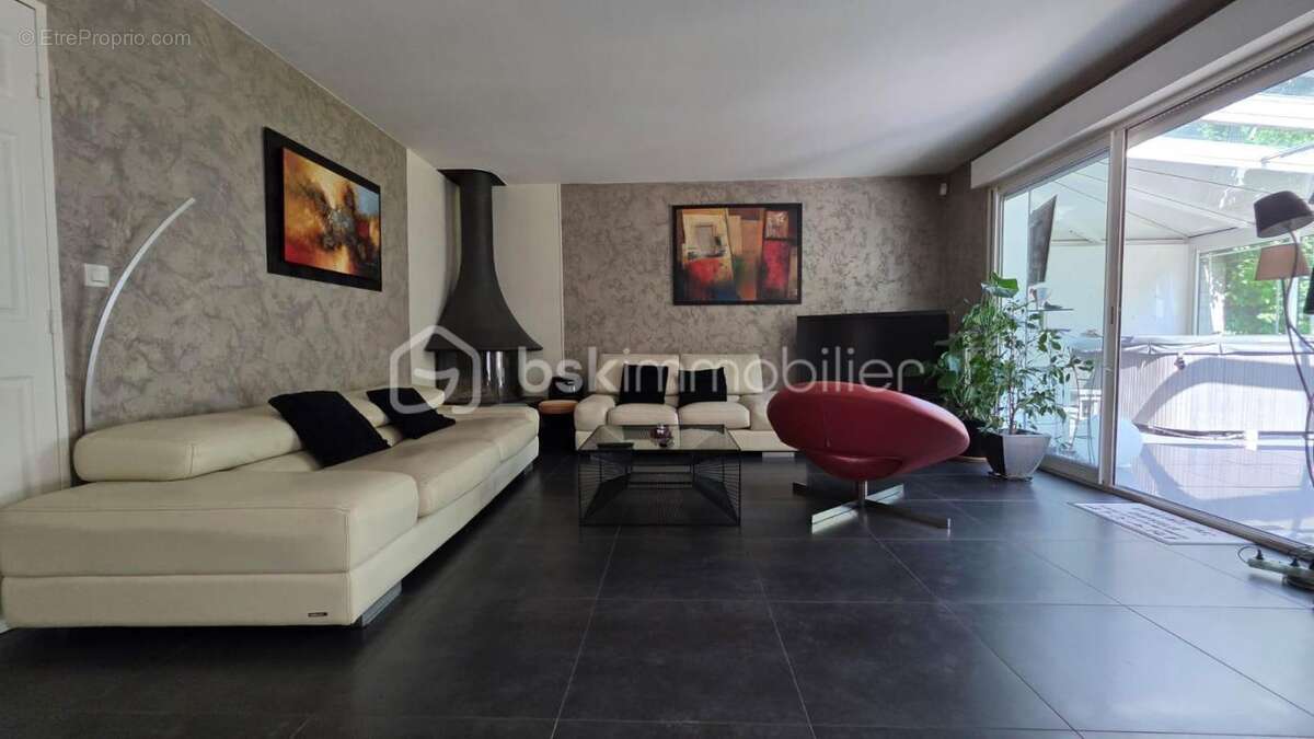 Maison à SAINT-PIERRE-DU-PERRAY