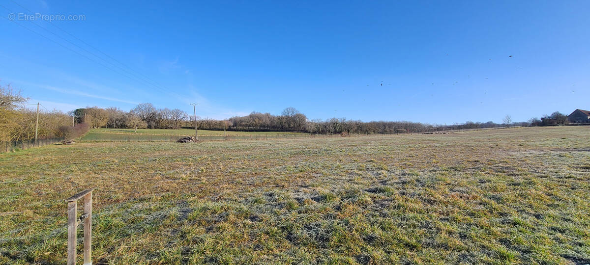 Terrain à SAINT-MICHEL-DE-BANNIERES