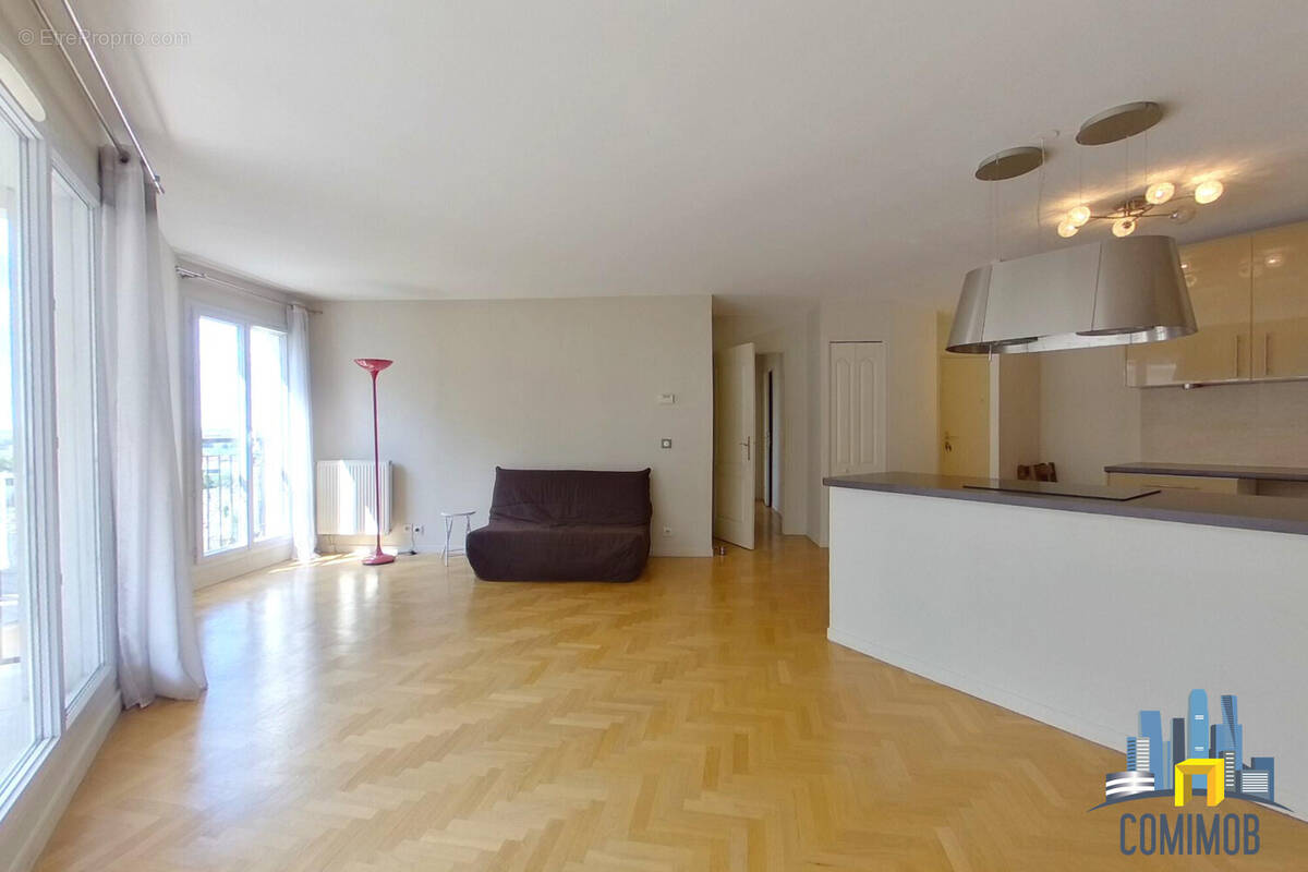 Appartement à COURBEVOIE