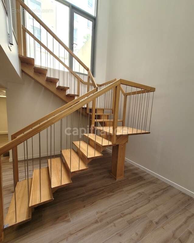 Dpt Paris (75), à vendre PARIS 15EME ARRONDISSEMENT Local commercial 200 m² - photo 4