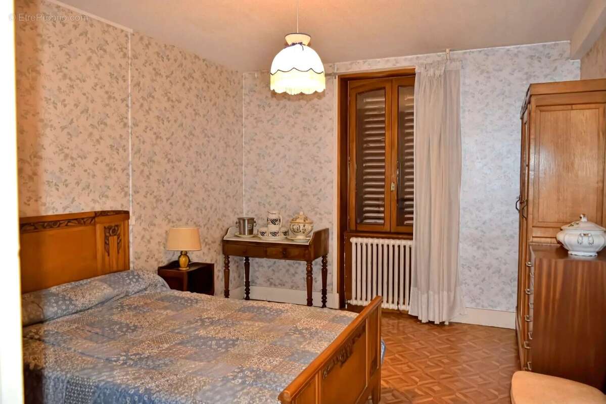 Maison à SAIL-LES-BAINS