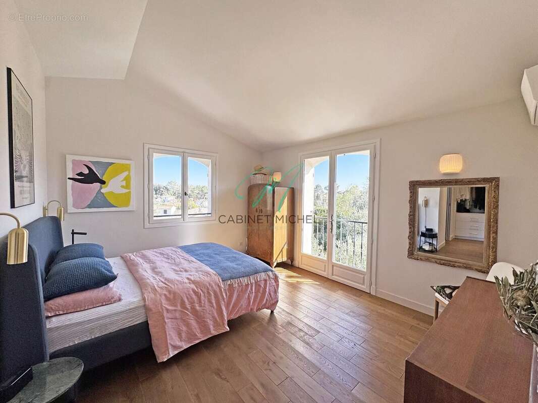 Maison à ROQUEFORT-LES-PINS