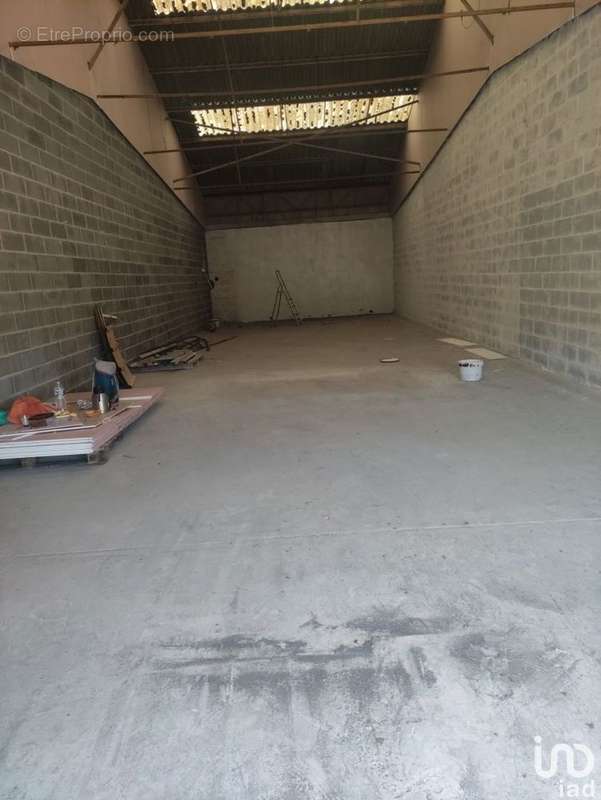 Photo 2 - Commerce à CALAIS