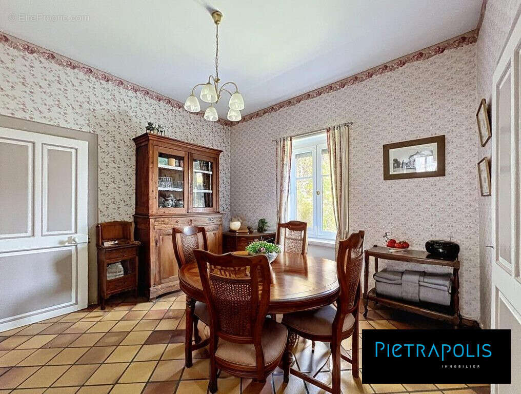 Maison 200 m² à Civrieux  - photo 8