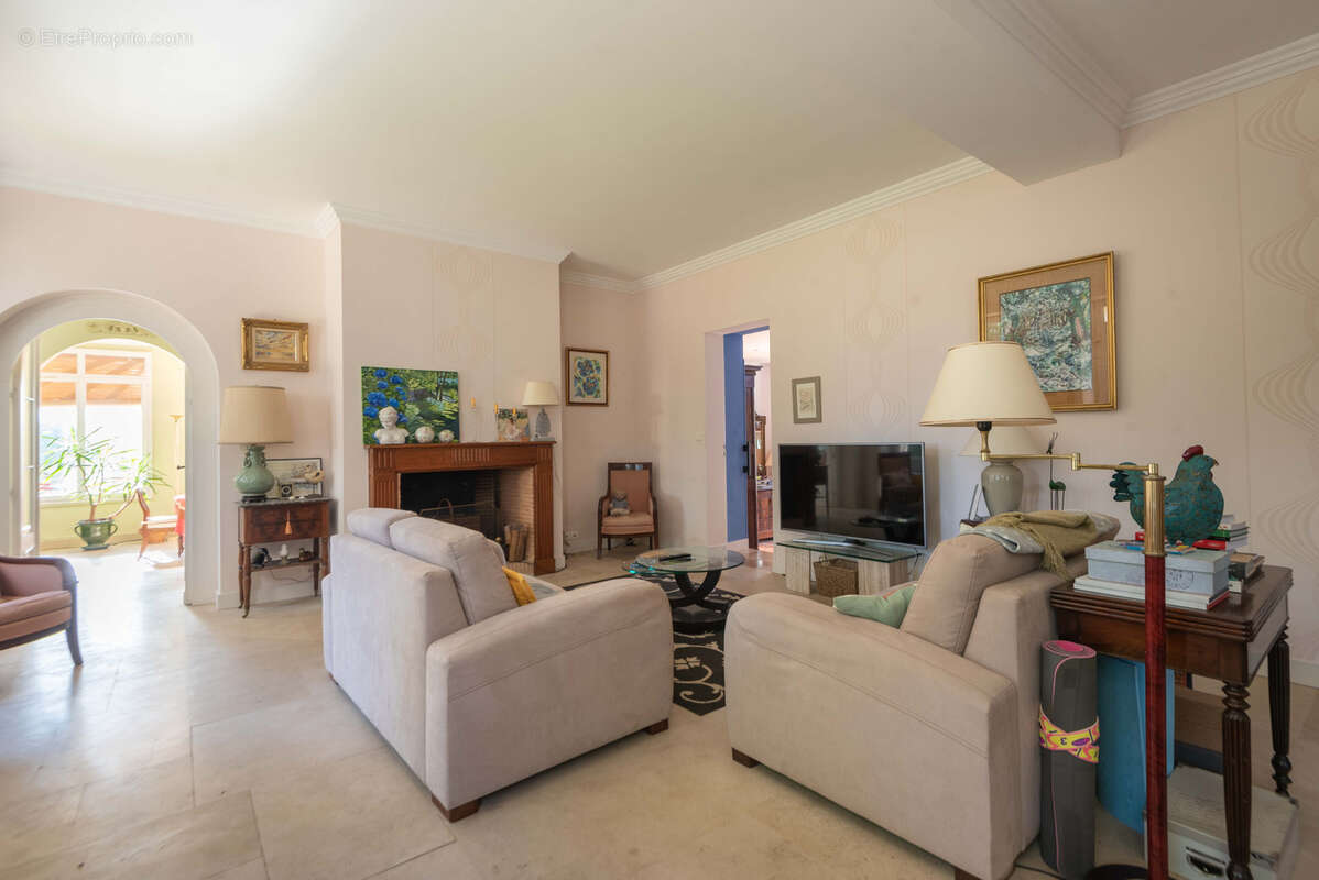 Propriete en pierre - 310 m2 - 4/5 ch - maison d'amis de 50 m2 - parc de 2386 m2 - photo 17