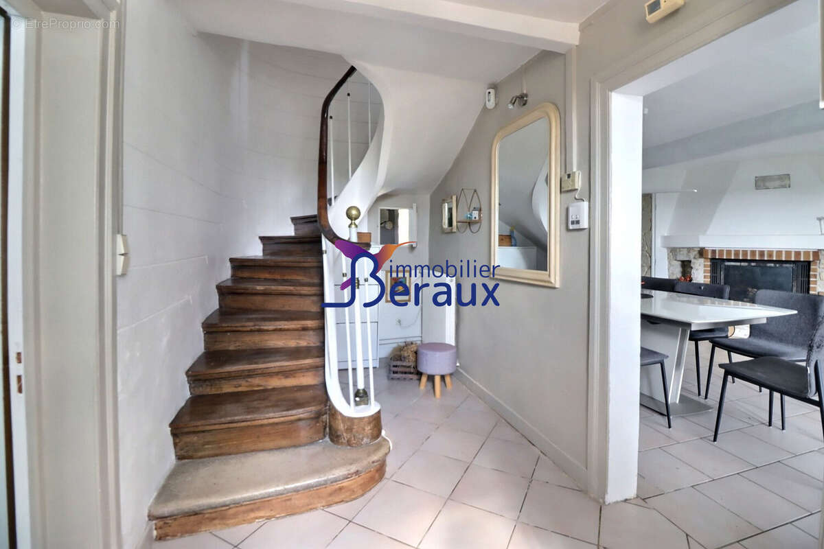 Maison 158 m² à Val-De-La-Haye  - photo 2