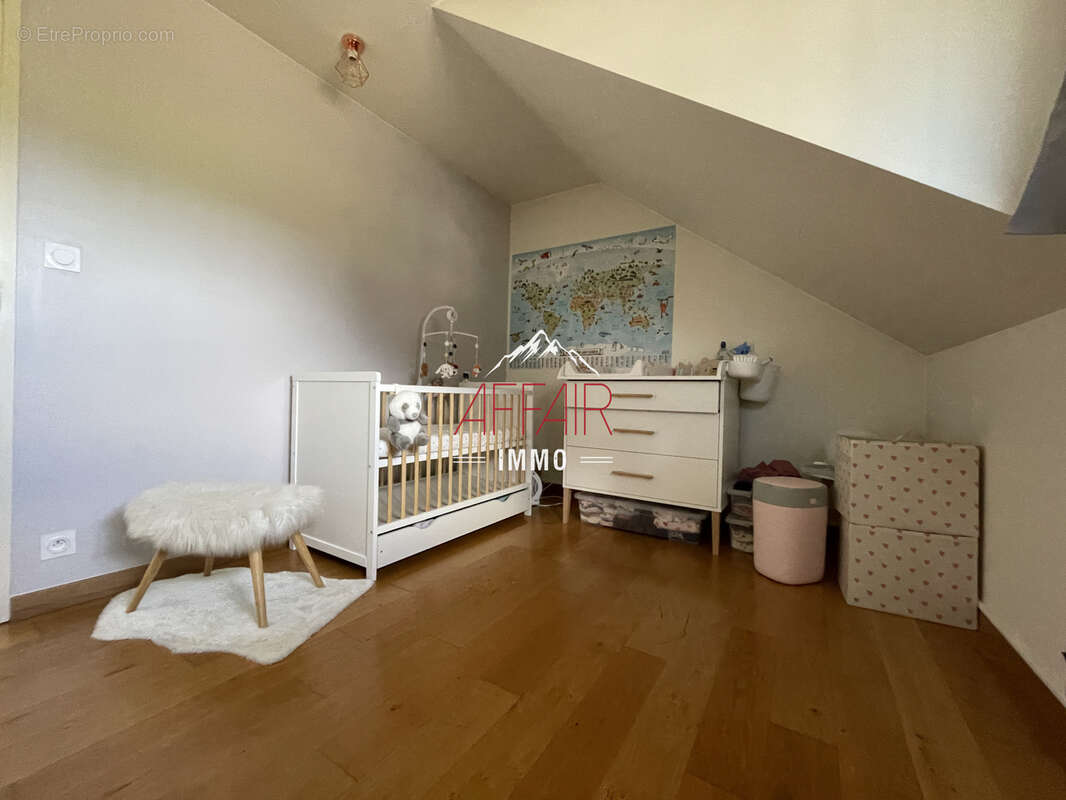 Appartement à COLLONGES-SOUS-SALEVE