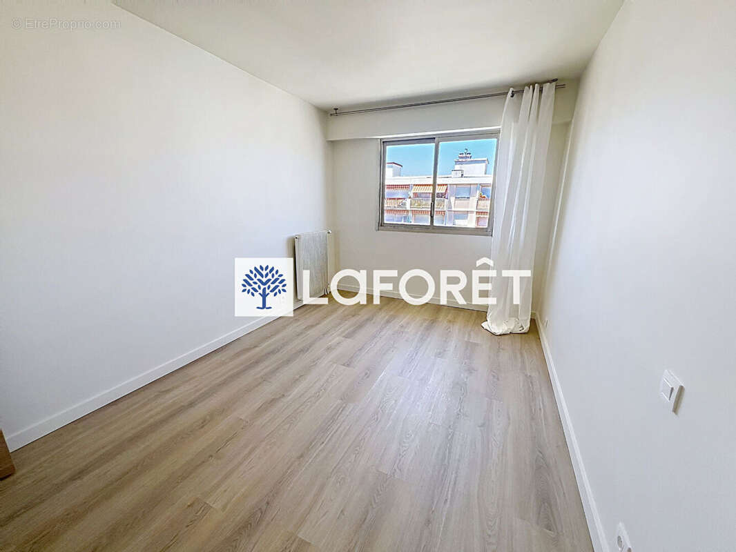 Appartement dernier étage, rénové, Cros De Cagnes avec vue mer - photo 10
