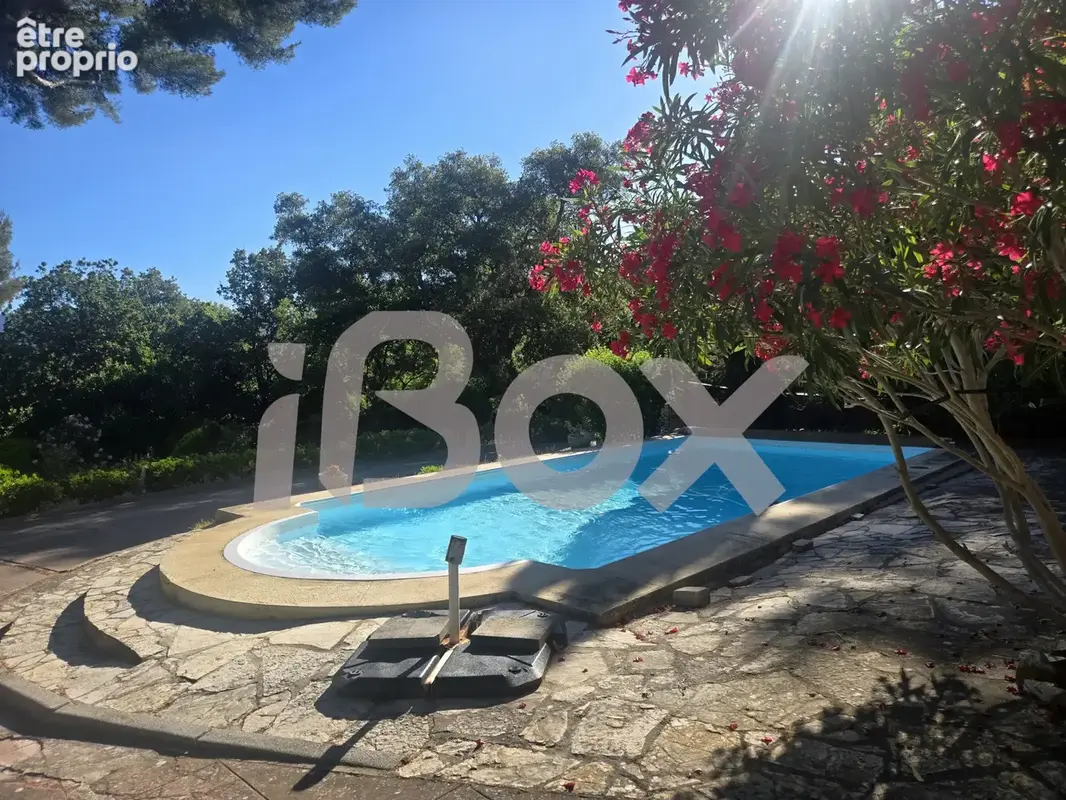 Villa 7 pièces sur 1 932 m2 de terrain avec piscine   Mer à pied - photo 2