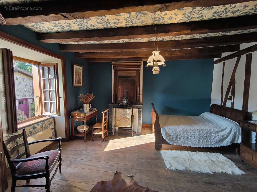 Maison à CHAILLAC-SUR-VIENNE