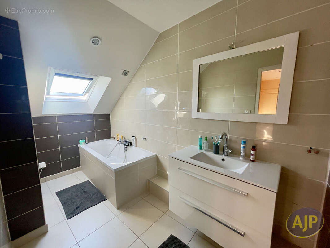 Maison à LA CHAPELLE-SUR-ERDRE