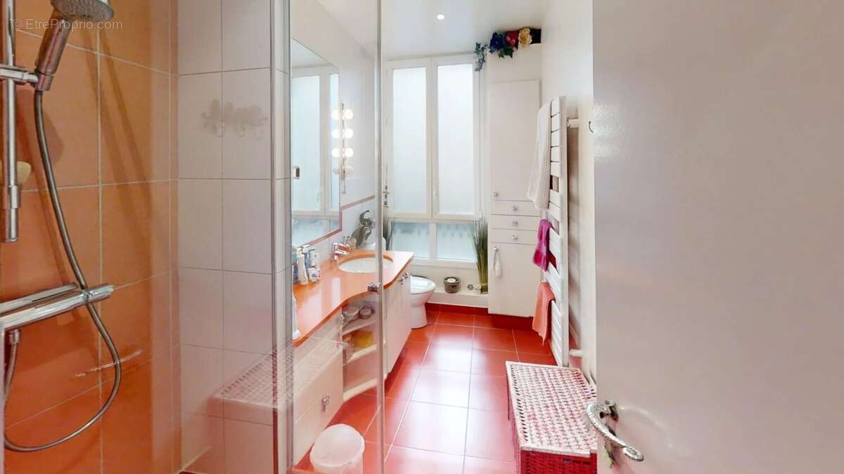 Appartement à PARIS-17E