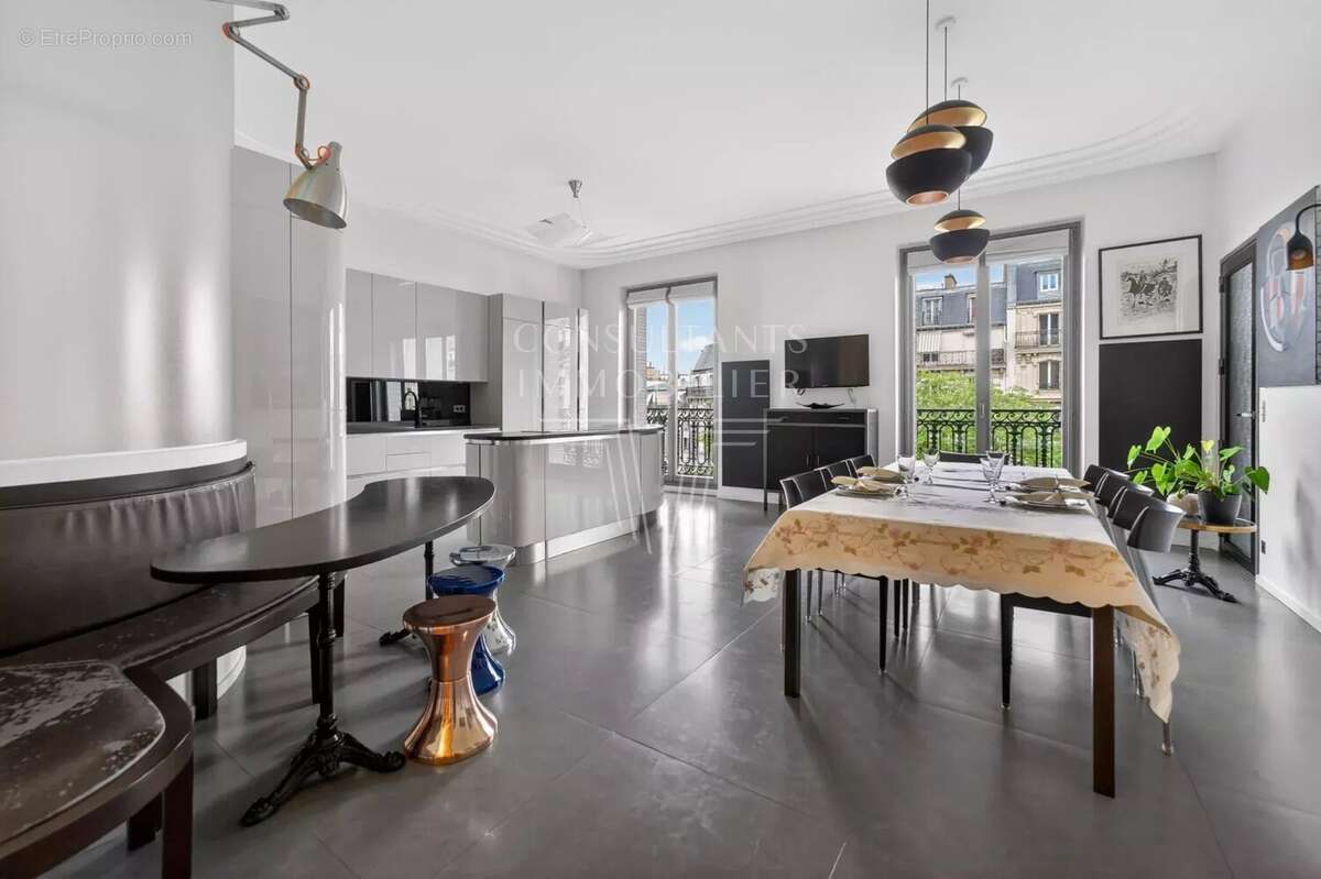 Appartement à PARIS-17E