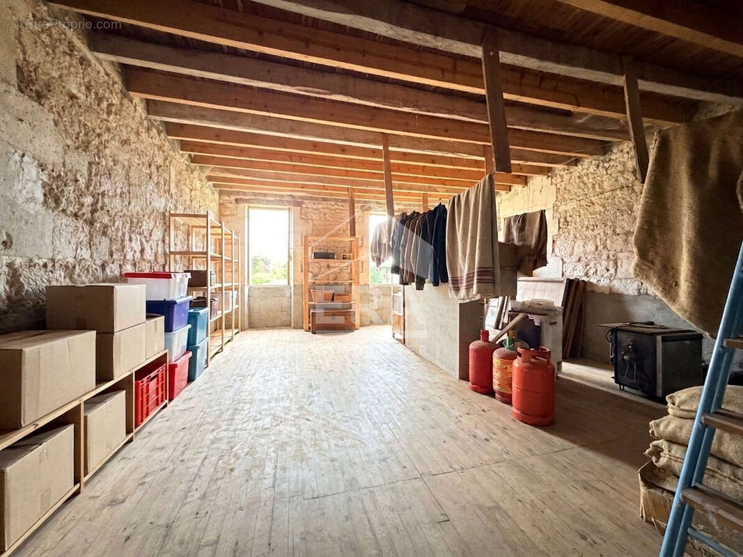 Maison à CHAMPAGNE-VIGNY