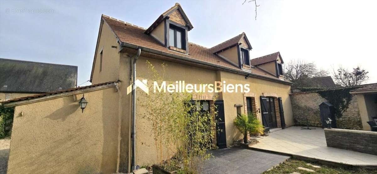 Maison à BERCHERES-LES-PIERRES