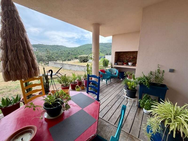 À VENDRE FAVONE – Appartement T3 de 62,10 m² en rez-de-jardin avec vue mer - photo 2