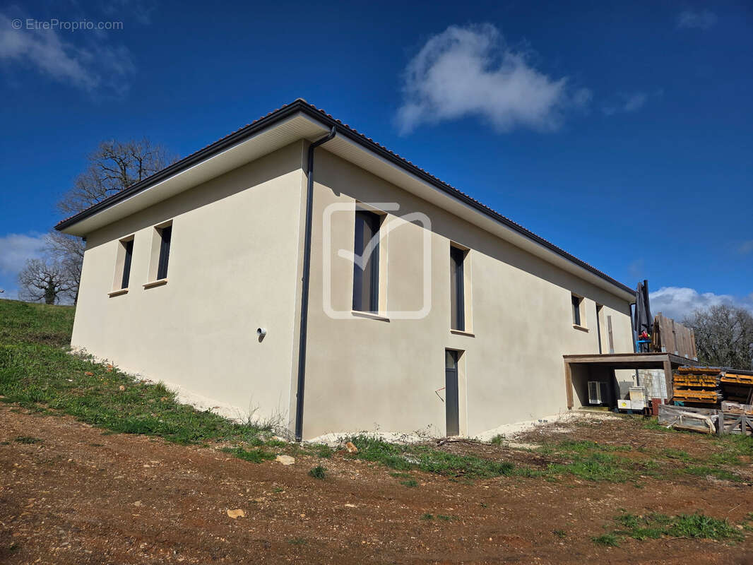 Maison à SAINT-DENIS-LES-MARTEL
