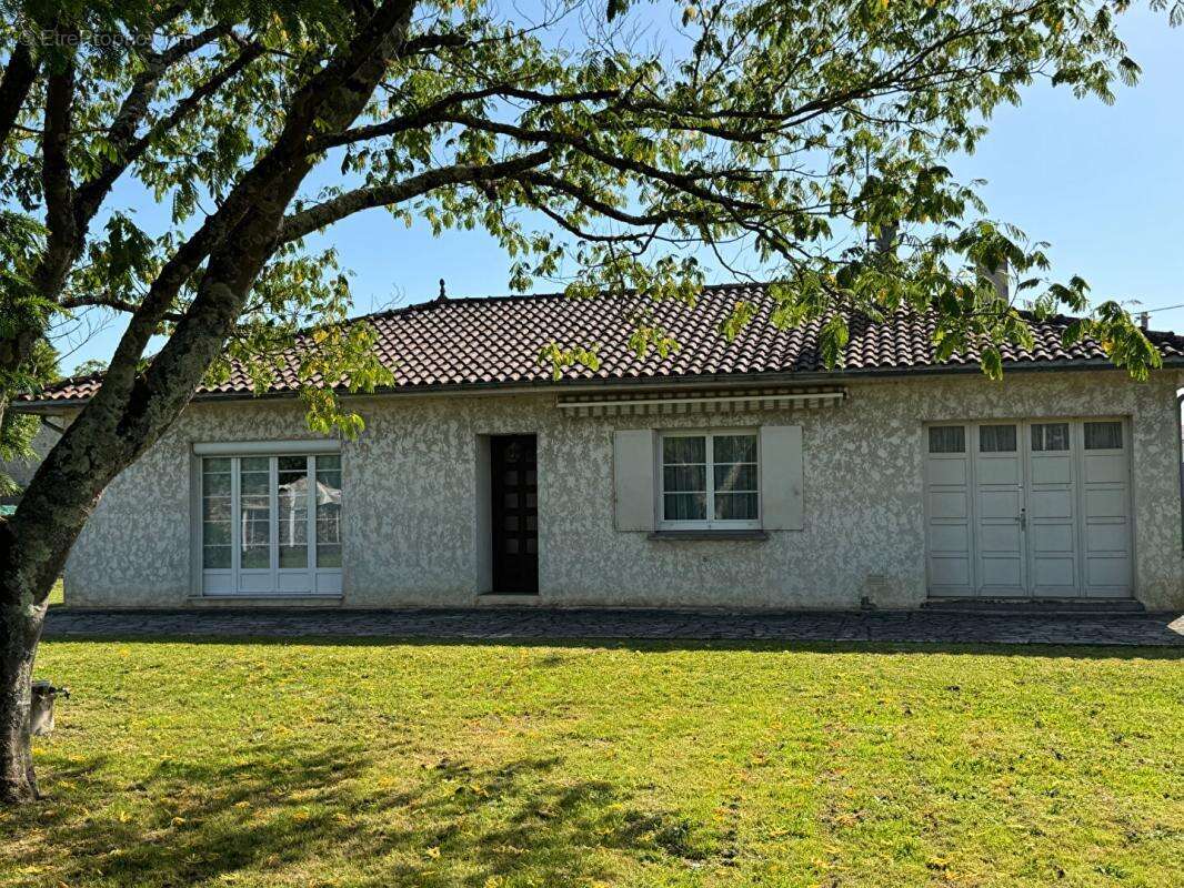 Maison à Vayres  de  5 pièces  de 105 m2 - 3 chambres - Un chai en pierre de 60 m² - Terrain de 1270 m² - photo 3