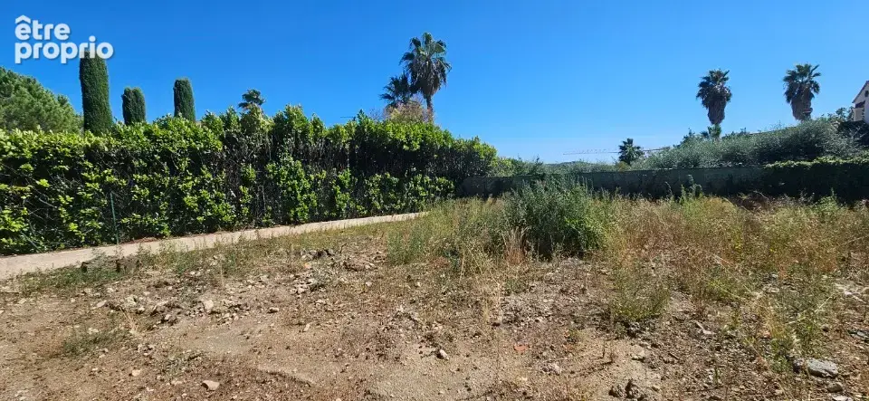 Terrain à CHATEAUNEUF-GRASSE