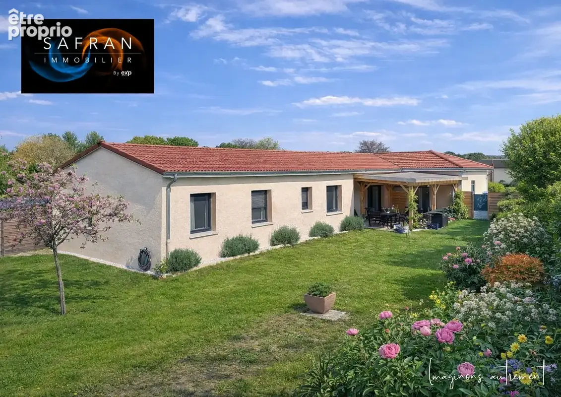 Maison à COMMELLE-VERNAY