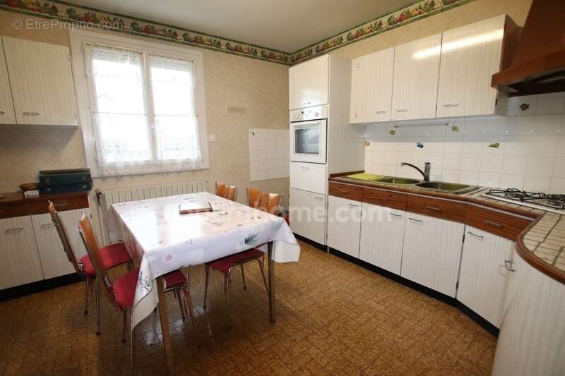 Maison à SAINT-JEAN-DE-LA-RUELLE