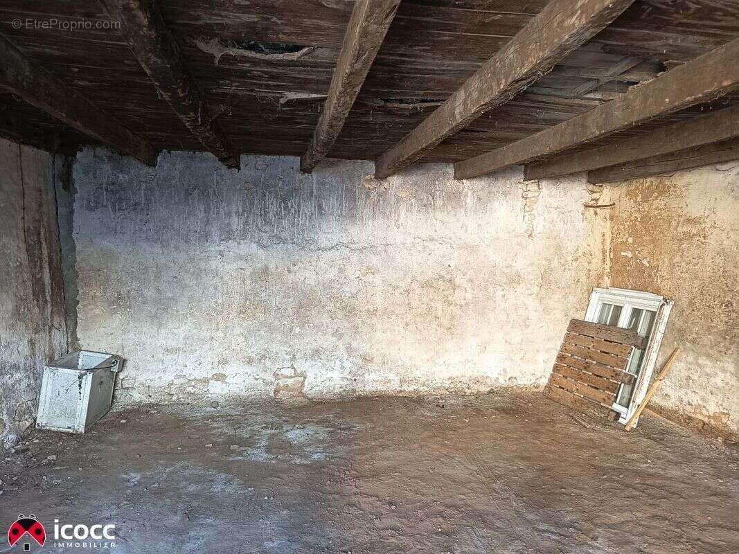 Maison à SAINT-ETIENNE-DE-BRILLOUET