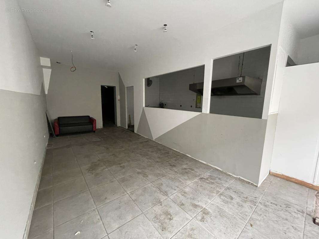 Local commercial - 121 m2 - photo 2