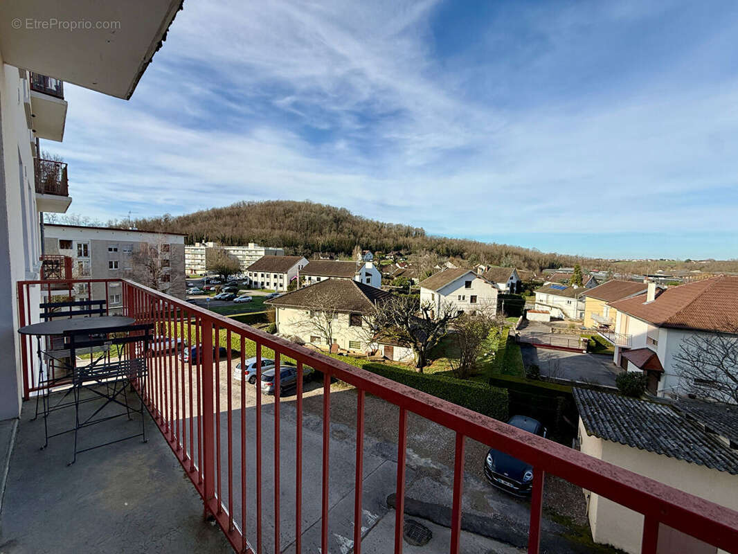 Appartement à MONTMOROT