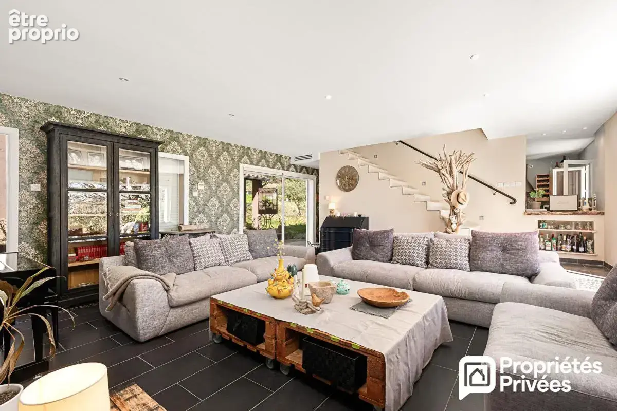 Villa avec piscine, jolie dépendance et vue dégagée - photo 10
