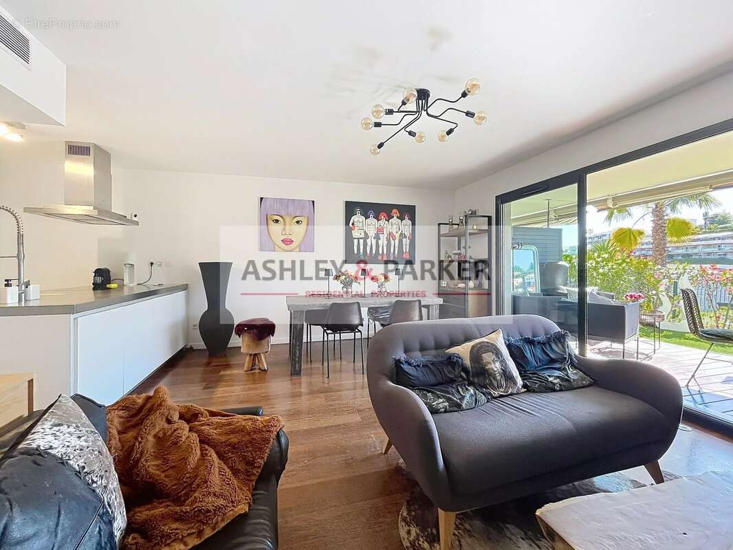 Appartement à SAINT-LAURENT-DU-VAR