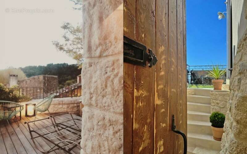 Ancienne bergerie à vendre 5 pièces à 25mn au nord d'AIX EN PROVENCE (13), 100 m2, terrasse et vue panoramique - photo 2