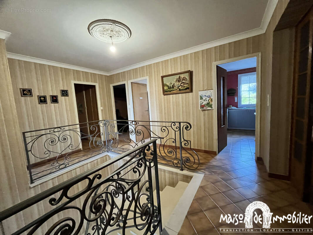 Maison à GENSAC-LA-PALLUE