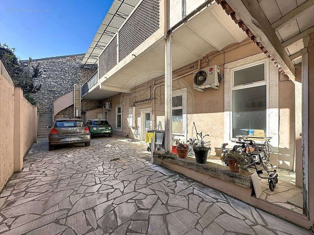 Autre à NIMES