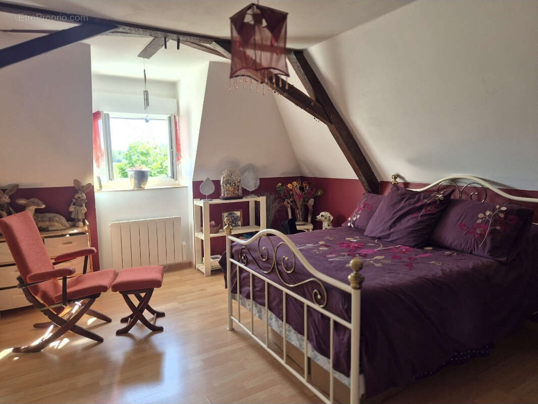 Maison à AMPOIGNE