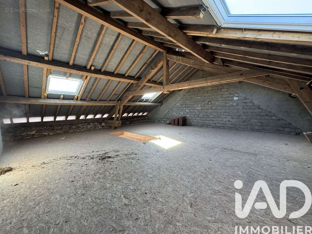 Maison 183 m² à Savigny  - photo 4