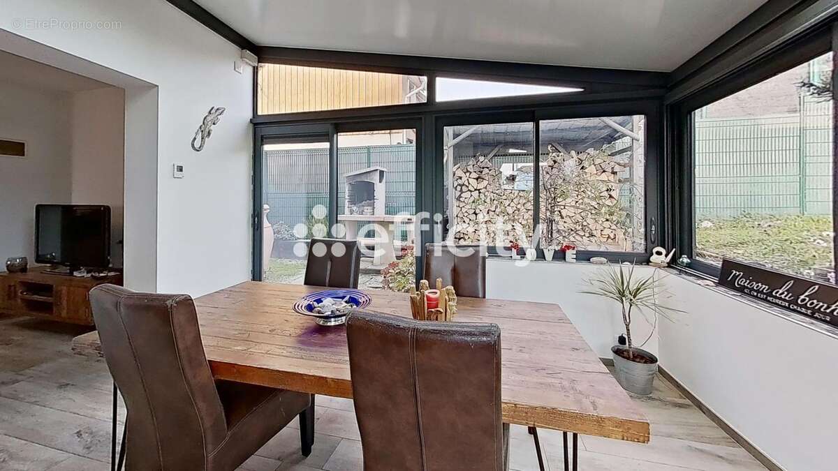 Maison à VILLE-LA-GRAND